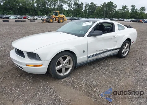 2009 Ford Mustang V6/V6 Premium z USA, uszkodzony, nr VIN 1ZVHT80N595126548